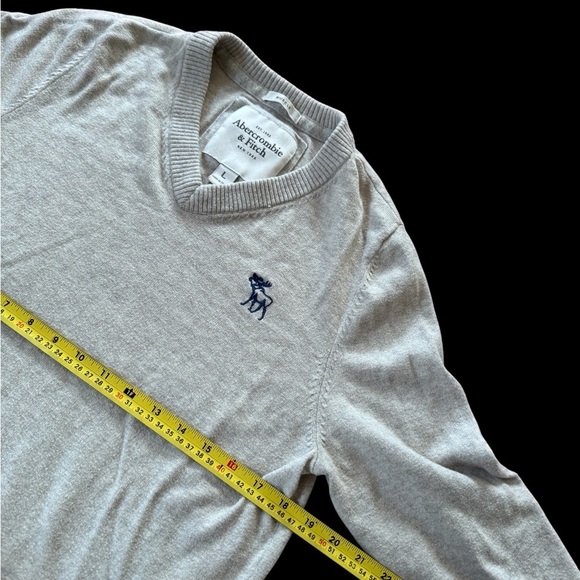 Abercrombie & Fitch Muscle Fit V-neck Sweater Men Size Large - Picture 3 of 6